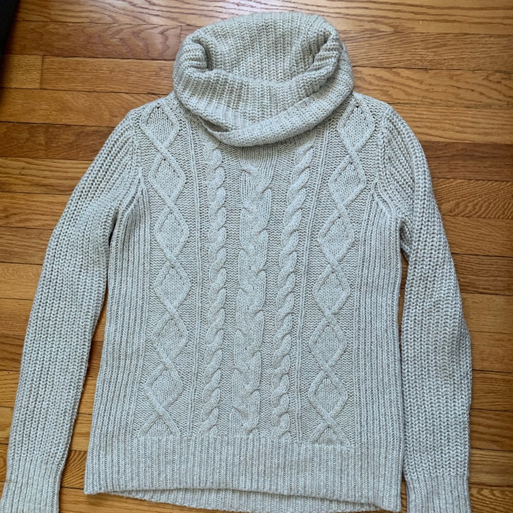 Abercombie & Fitch Sweater